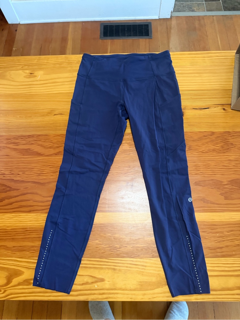 lululemon athletica womenโs purple Leggings